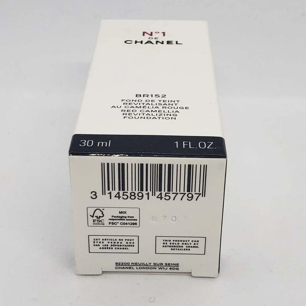 Chanel No.1 de CHANEL Red Camelia Revitalizing Foundation BR152 - Picture 4 of 4